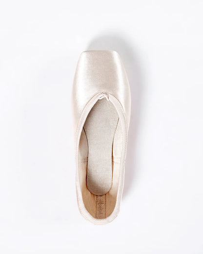 Lucelle Pointe Shoe | Flexible Soft Shank